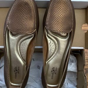 Bronze Women’s Flex Form loafer shoe